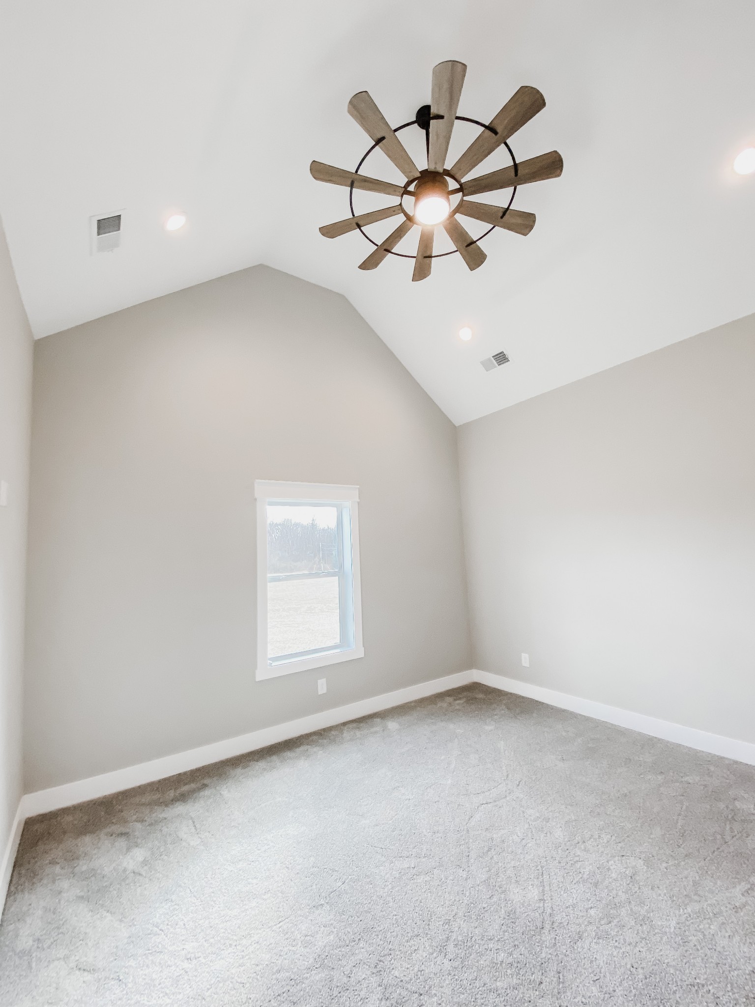 4184 Oregon Road Springfield, TN 37172 - Photo 29 of 33 an empty room with windows and fan