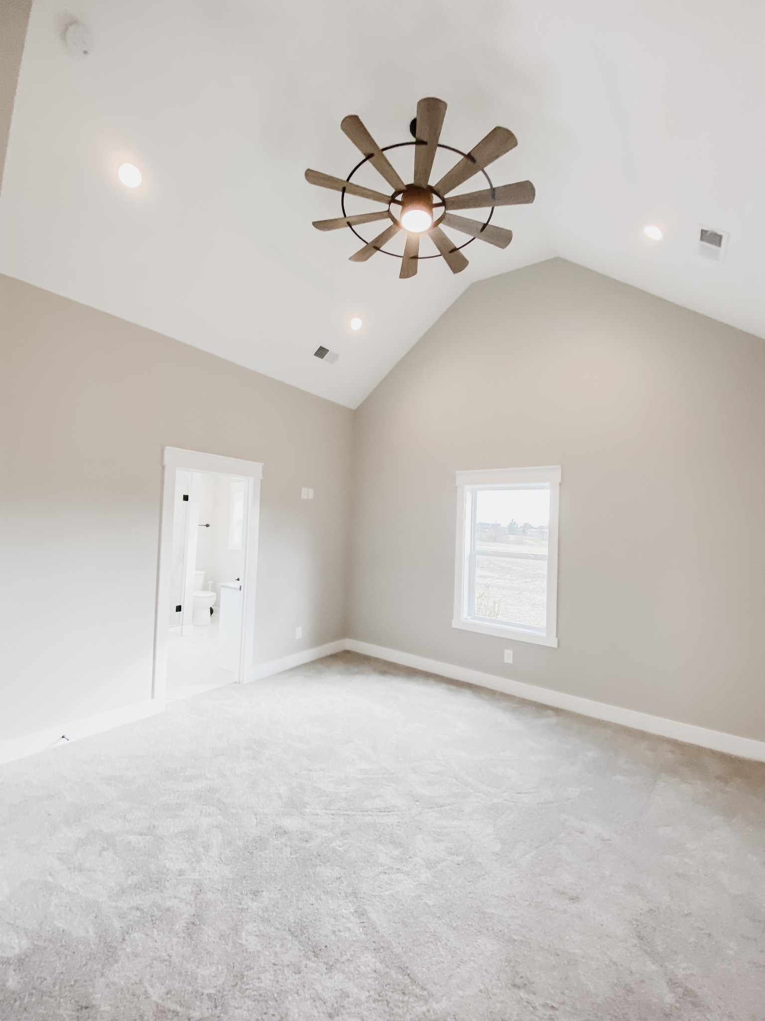 4184 Oregon Road Springfield, TN 37172 - Photo 30 of 33 an empty room with a ceiling fan and window