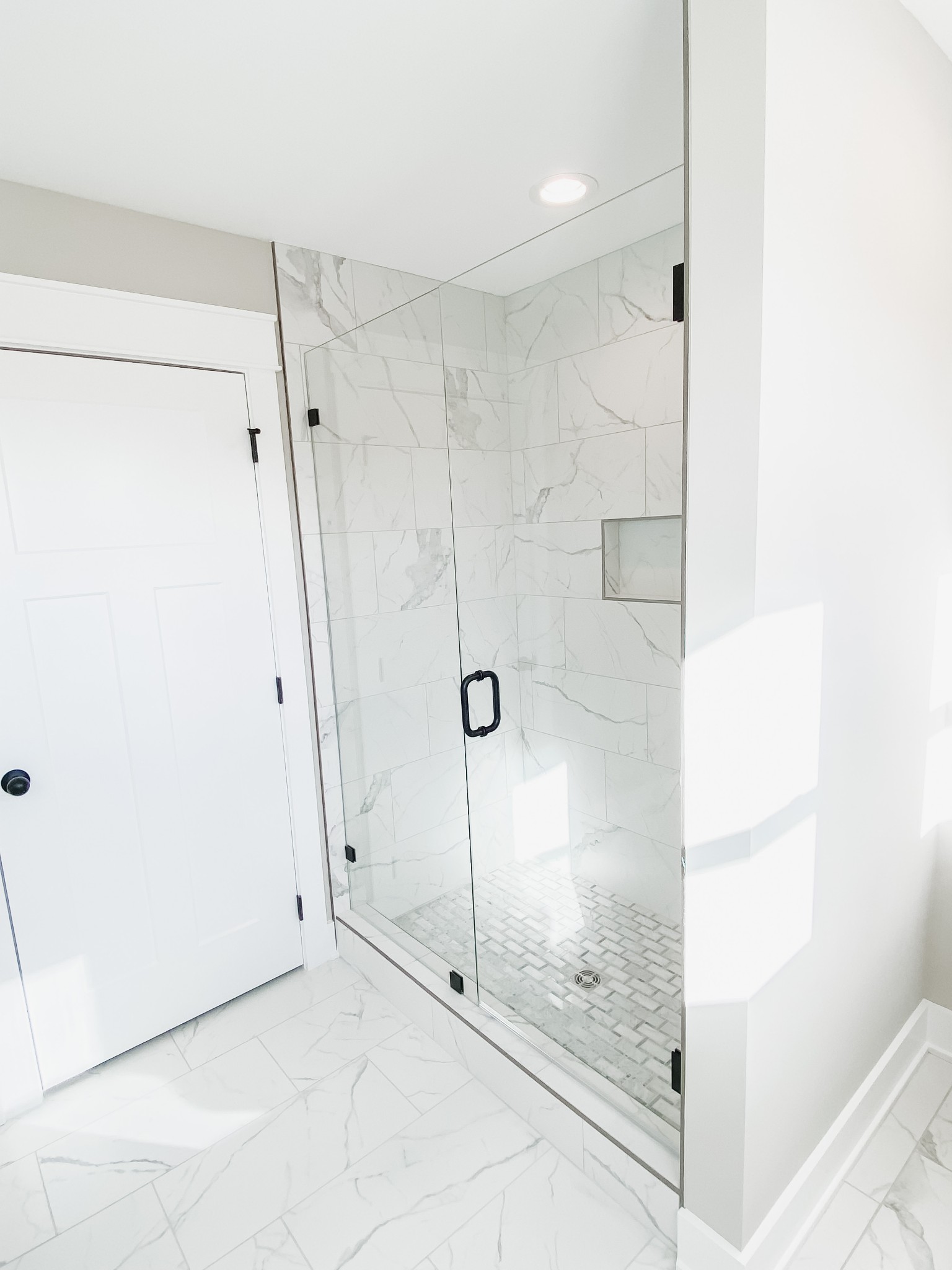 4184 Oregon Road Springfield, TN 37172 - Photo 31 of 33 a bathroom with a shower
