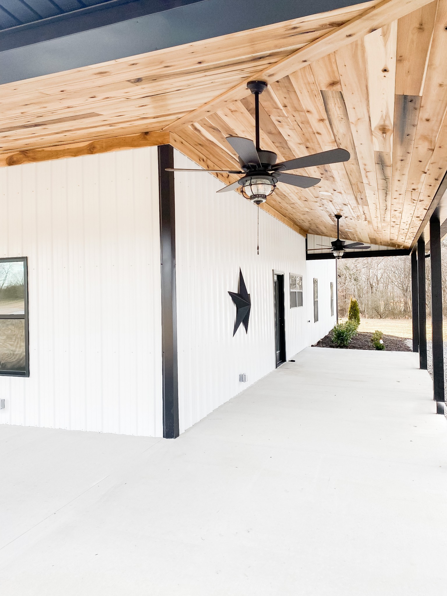 4184 Oregon Road Springfield, TN 37172 - Photo 10 of 33 a view of a garage