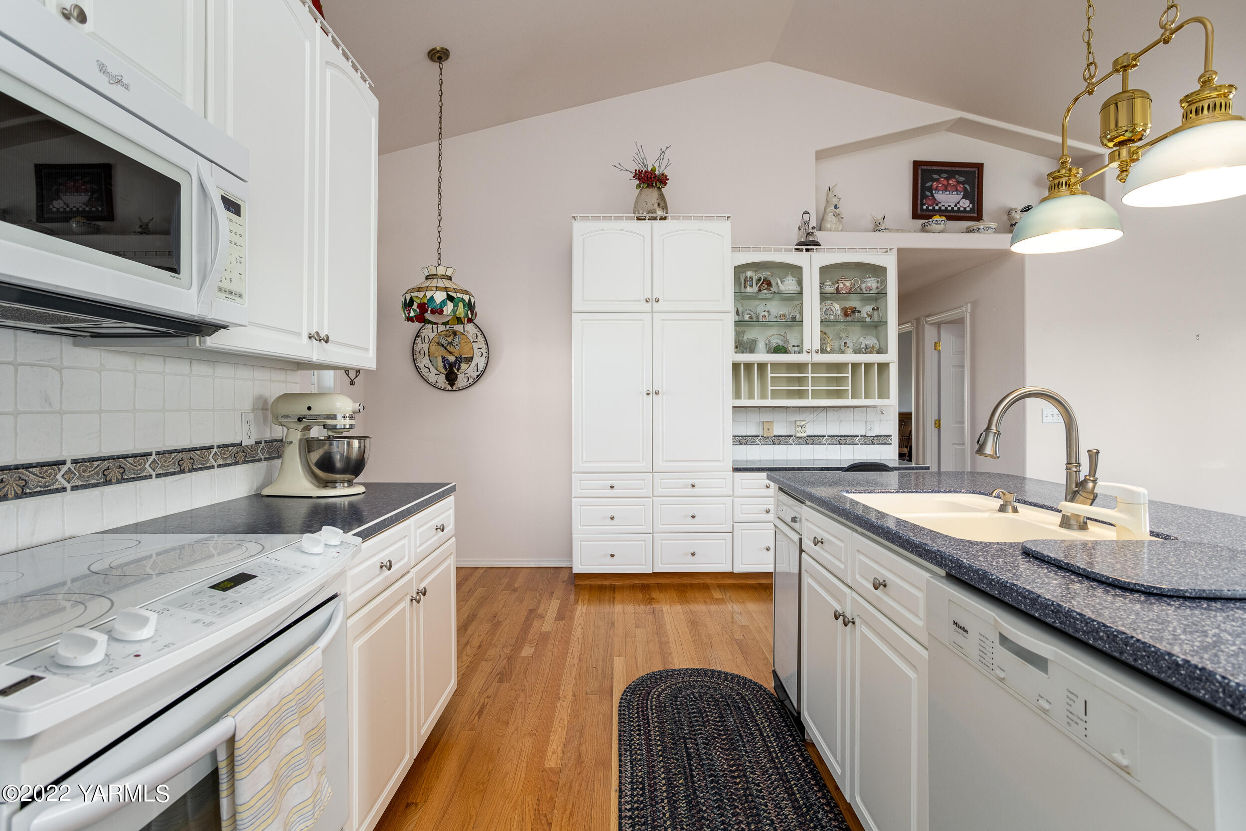 200 Nash Road Tieton, WA 98947 - Photo 14 of 29 a kitchen that has a sink and a stove