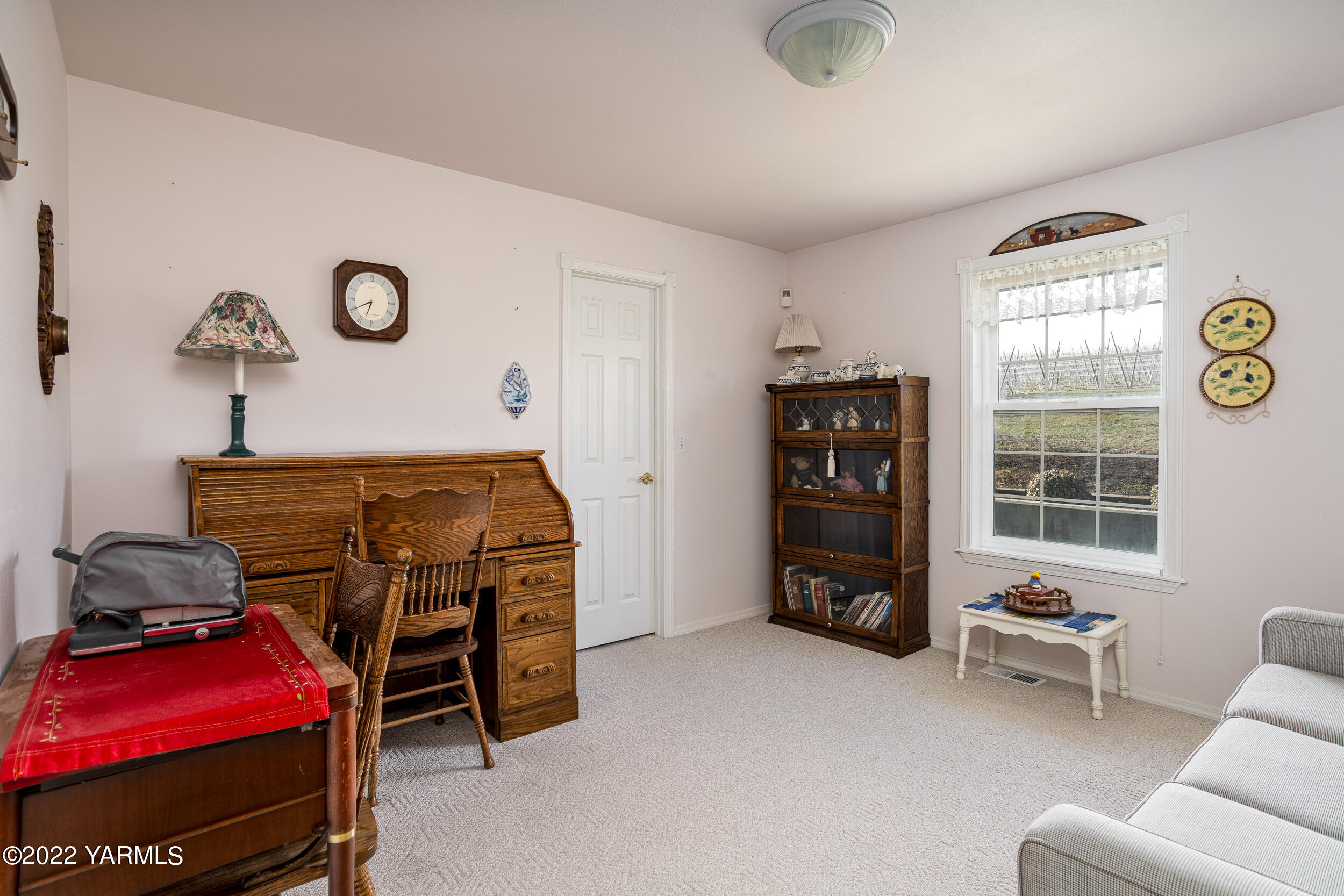 200 Nash Road Tieton, WA 98947 - Photo 21 of 29 a living room with furniture and a window