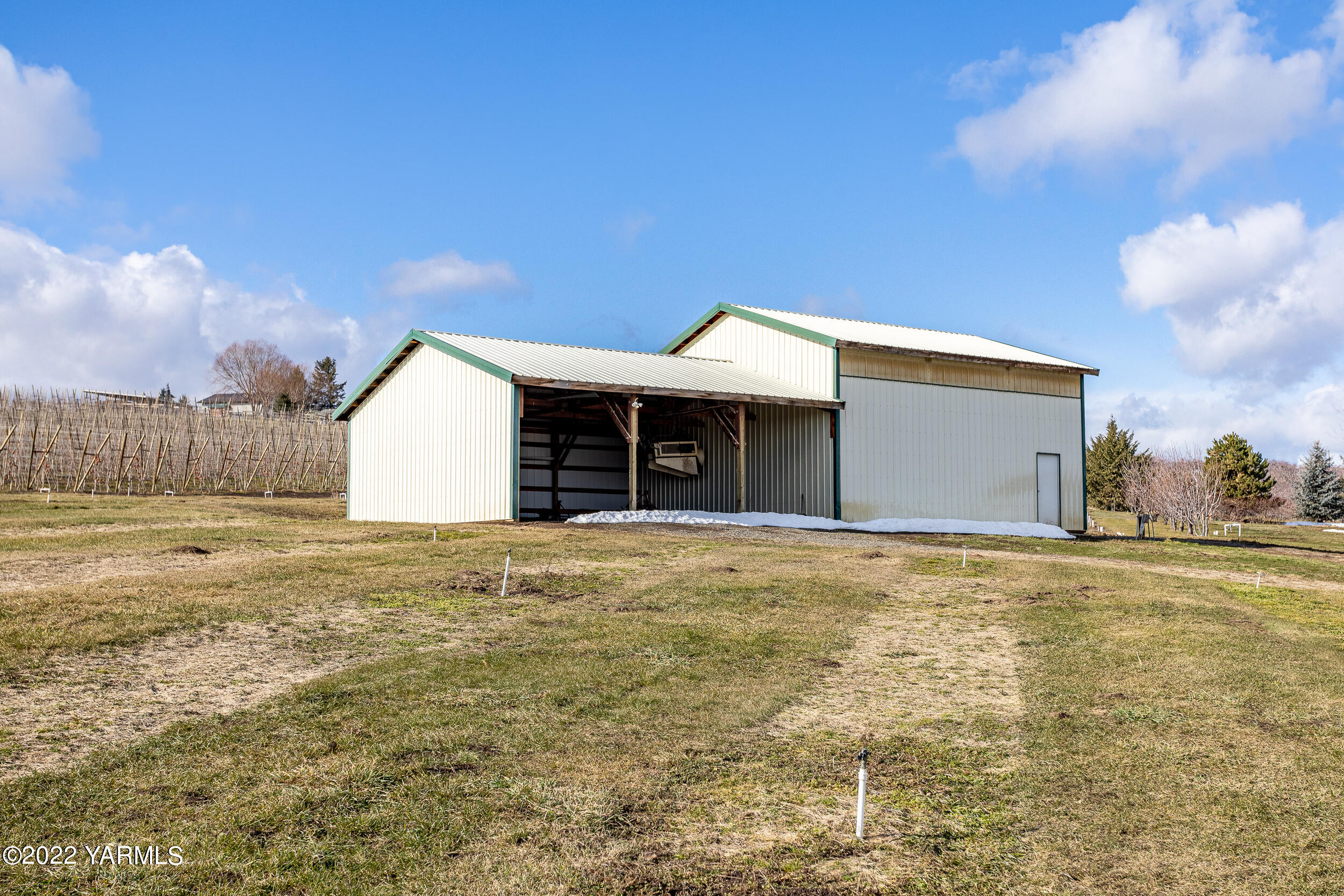 200 Nash Road Tieton, WA 98947 - Photo 26 of 29 a view of an house with backyard space and balcony
