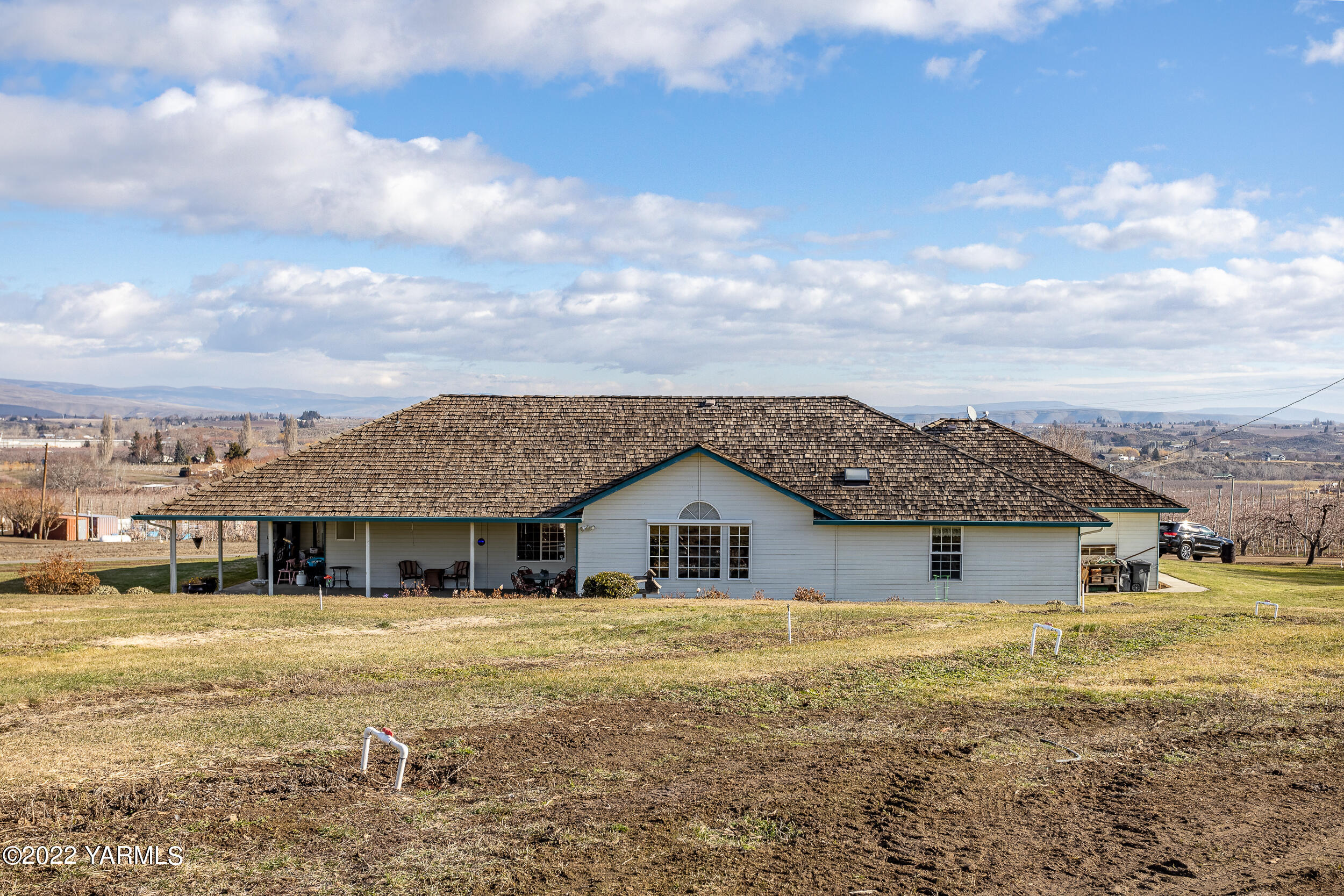 200 Nash Road Tieton, WA 98947 - Photo 29 of 29 a front view of a house with a yard