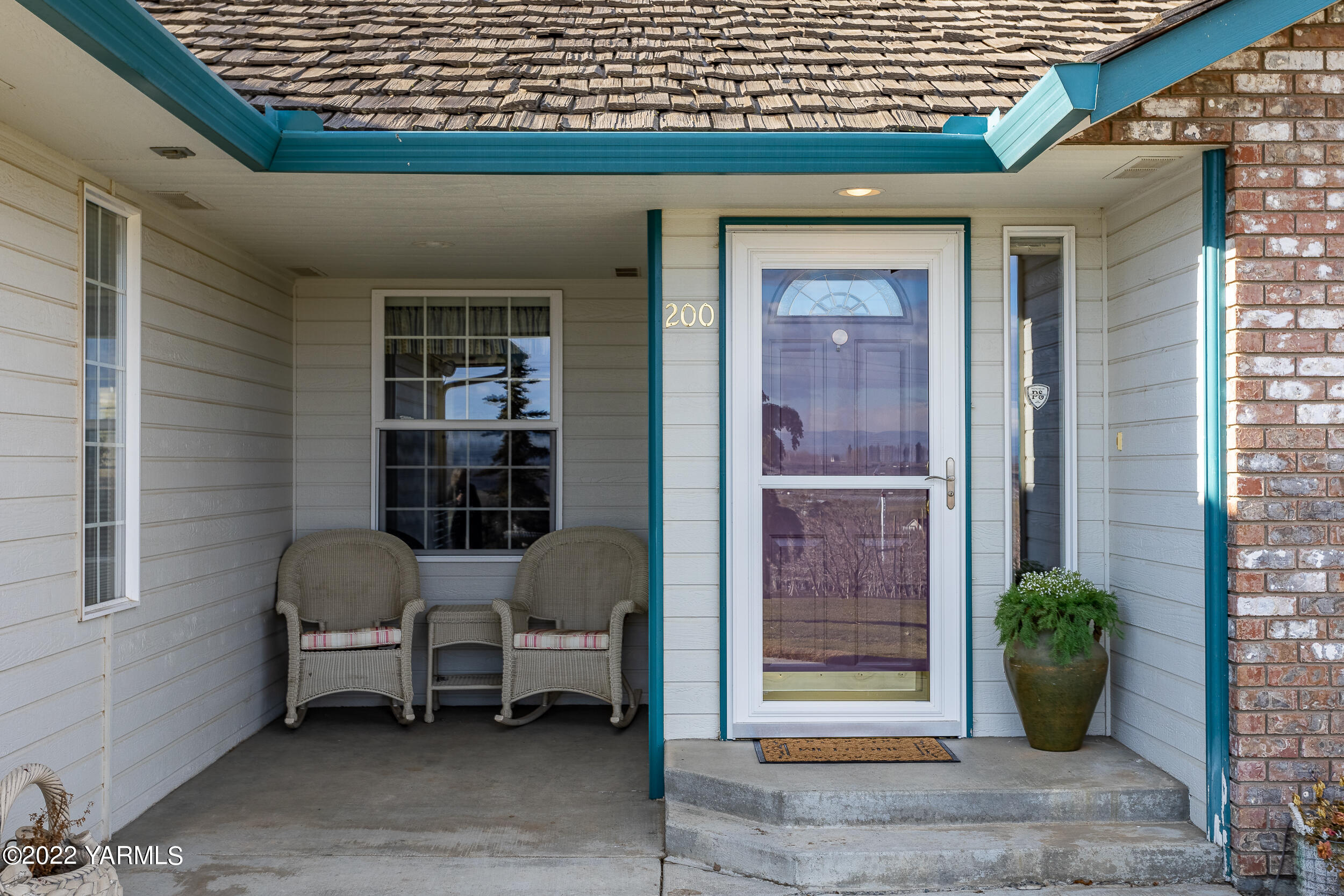 200 Nash Road Tieton, WA 98947 - Photo 5 of 29 a house view with a outdoor space