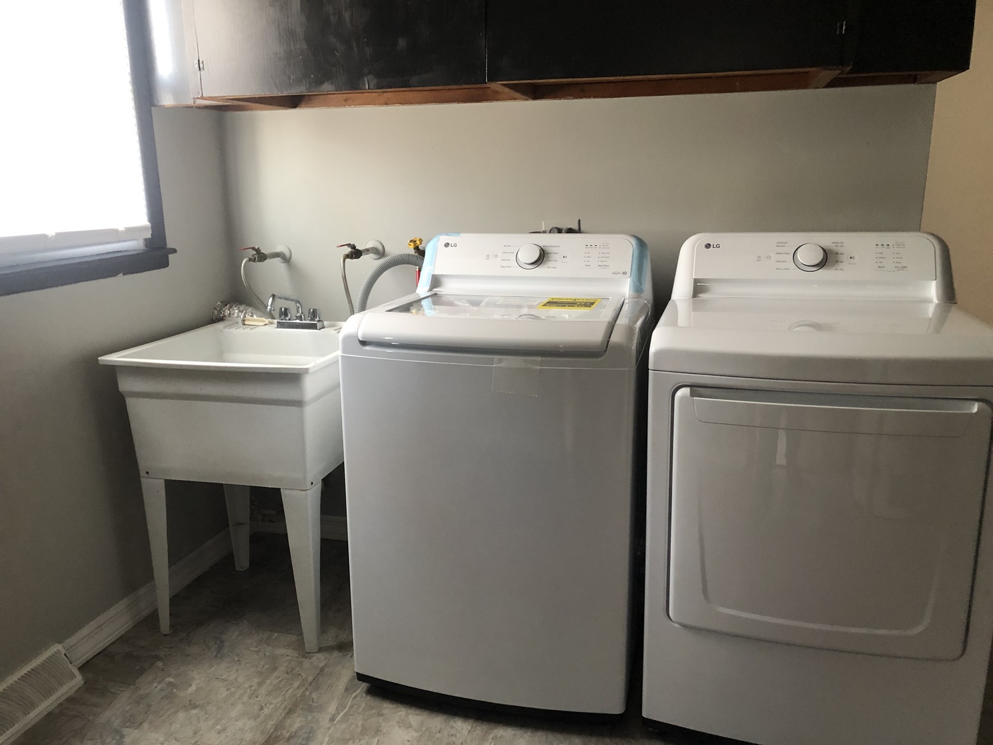 3851 153rd Place Midlothian, IL 60445 - Photo 9 of 13 a utility room with dryer and washer