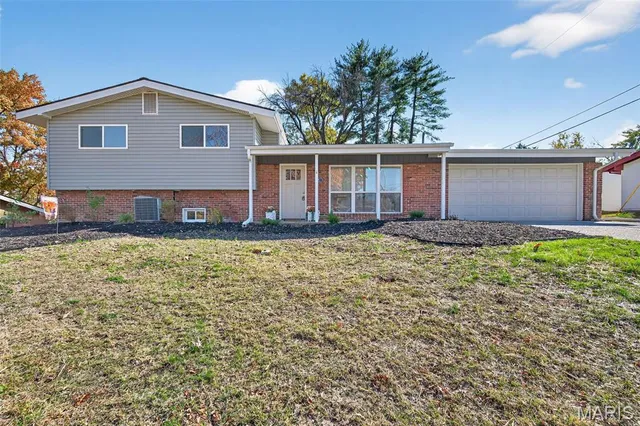 $379,900 | 8 Village Drive, St. Louis, MO 63146