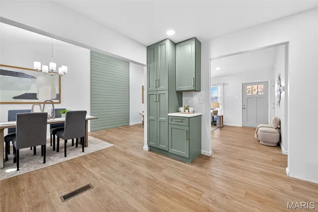 $379,900 | 8 Village Drive, St. Louis, MO 63146