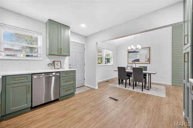 $379,900 | 8 Village Drive, St. Louis, MO 63146