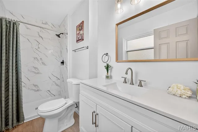 $379,900 | 8 Village Drive, St. Louis, MO 63146