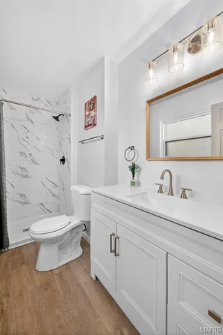 $379,900 | 8 Village Drive, St. Louis, MO 63146