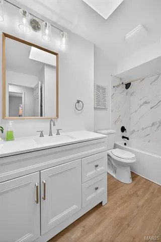 $379,900 | 8 Village Drive, St. Louis, MO 63146