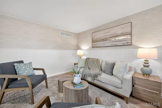 $379,900 | 8 Village Drive, St. Louis, MO 63146