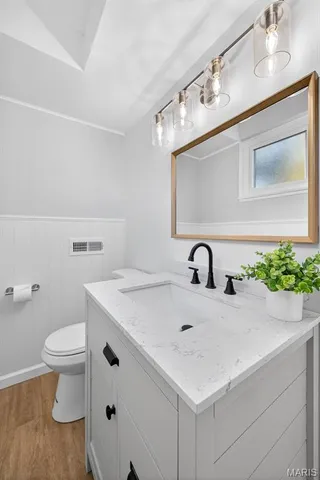 $379,900 | 8 Village Drive, St. Louis, MO 63146