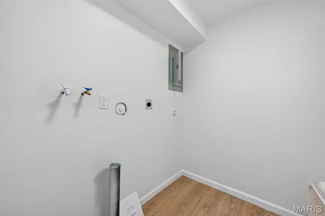 $379,900 | 8 Village Drive, St. Louis, MO 63146