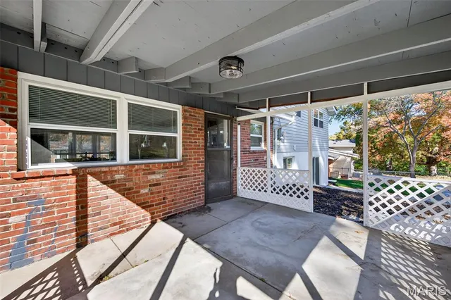 $379,900 | 8 Village Drive, St. Louis, MO 63146