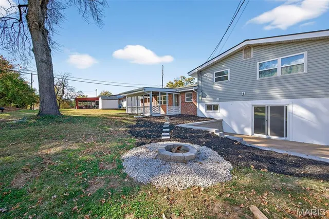 $379,900 | 8 Village Drive, St. Louis, MO 63146