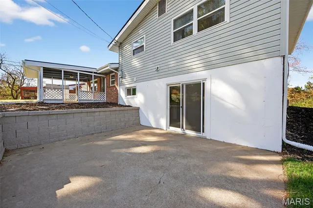 $379,900 | 8 Village Drive, St. Louis, MO 63146