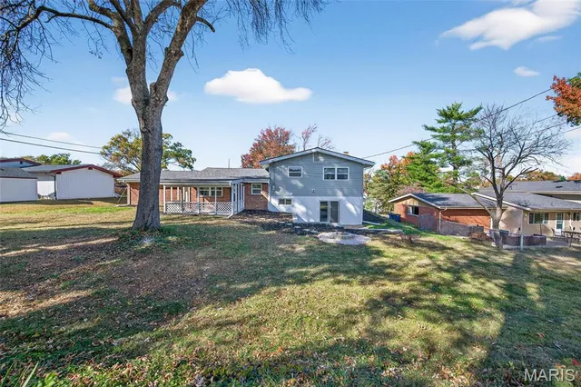 $379,900 | 8 Village Drive, St. Louis, MO 63146