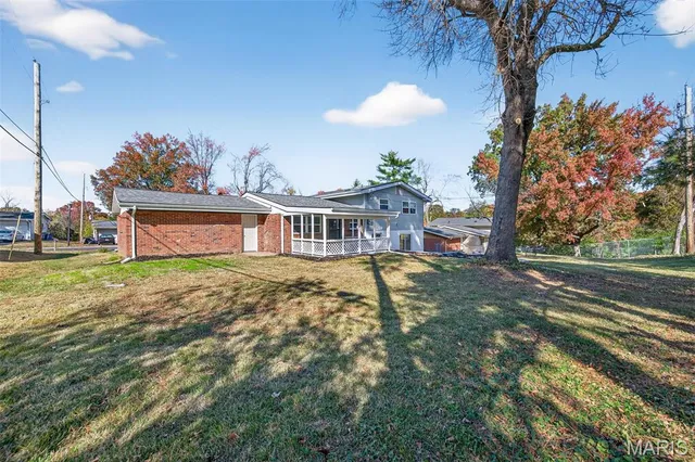 $379,900 | 8 Village Drive, St. Louis, MO 63146