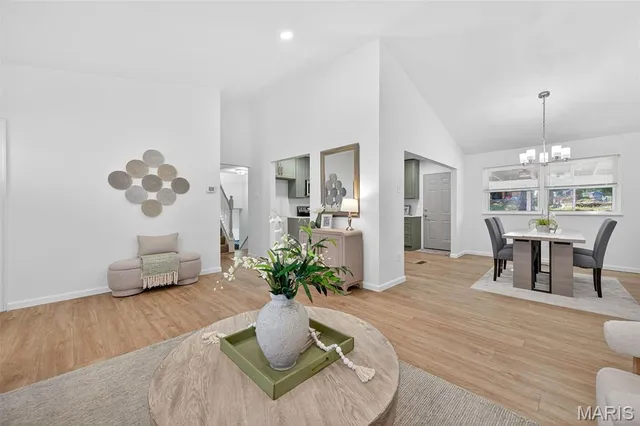 $379,900 | 8 Village Drive, St. Louis, MO 63146