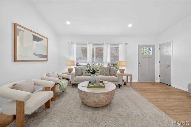 $379,900 | 8 Village Drive, St. Louis, MO 63146