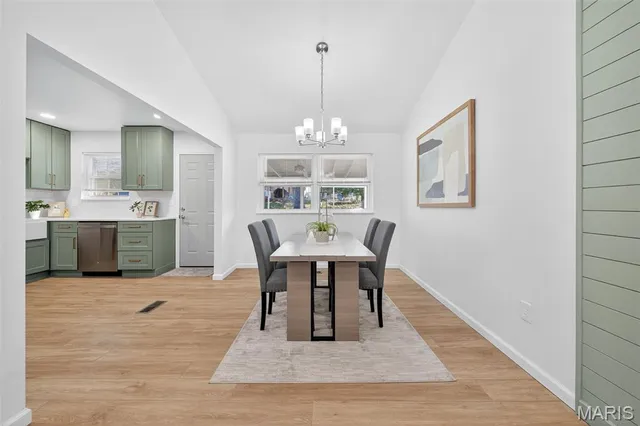 $379,900 | 8 Village Drive, St. Louis, MO 63146