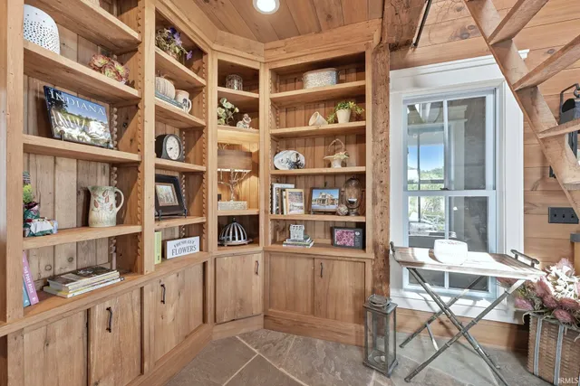 $2,200,000 | 9129 Hollopeter Road, Leo, IN 46765