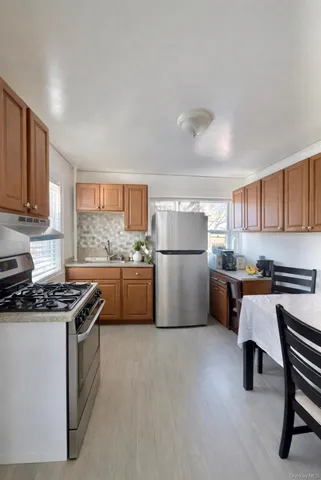 $2,700 | 130 Clinton Avenue, Unit 2, New Rochelle, NY 10801