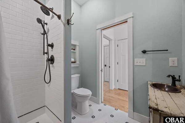 $798,900 | 194 Brakewood Road, Manteo, NC 27954