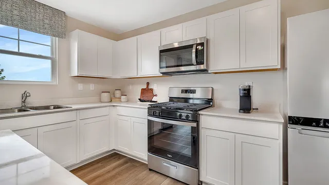 $374,990 | 1811 Overland Drive, Plainfield, IL 60586