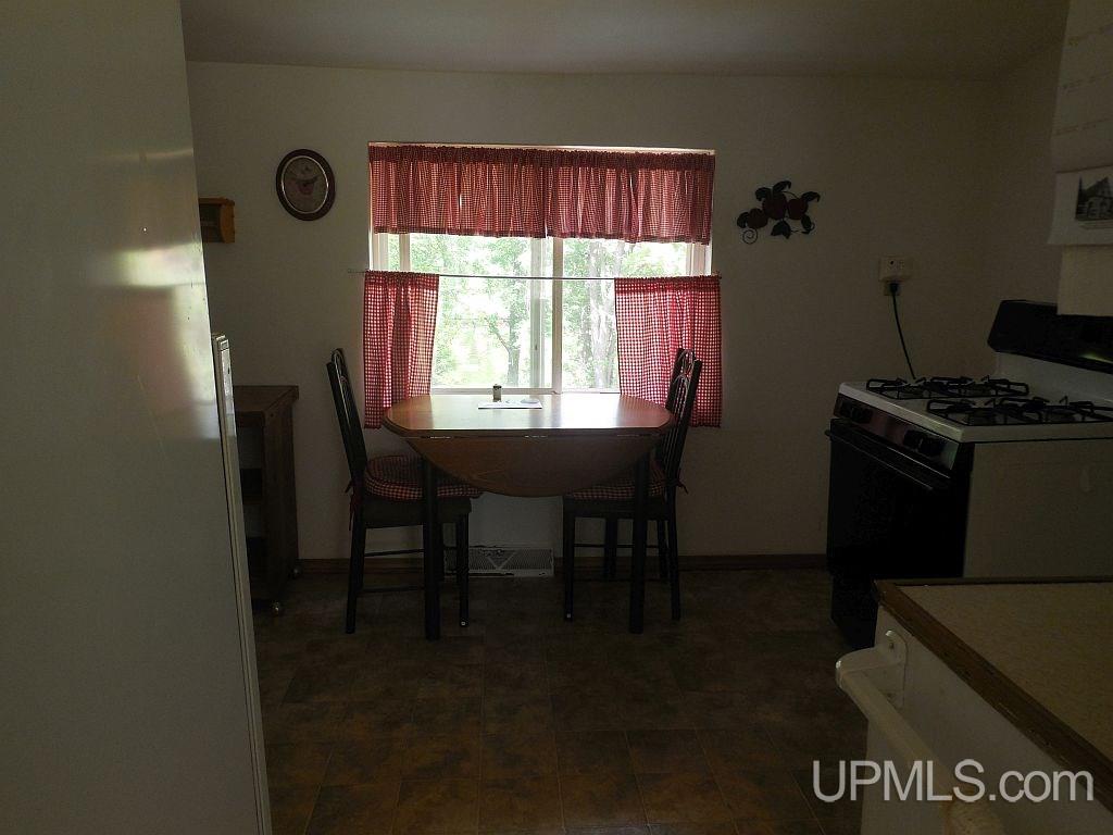 684 West Co Road Amberg, WI 54102 - Photo 8 of 25