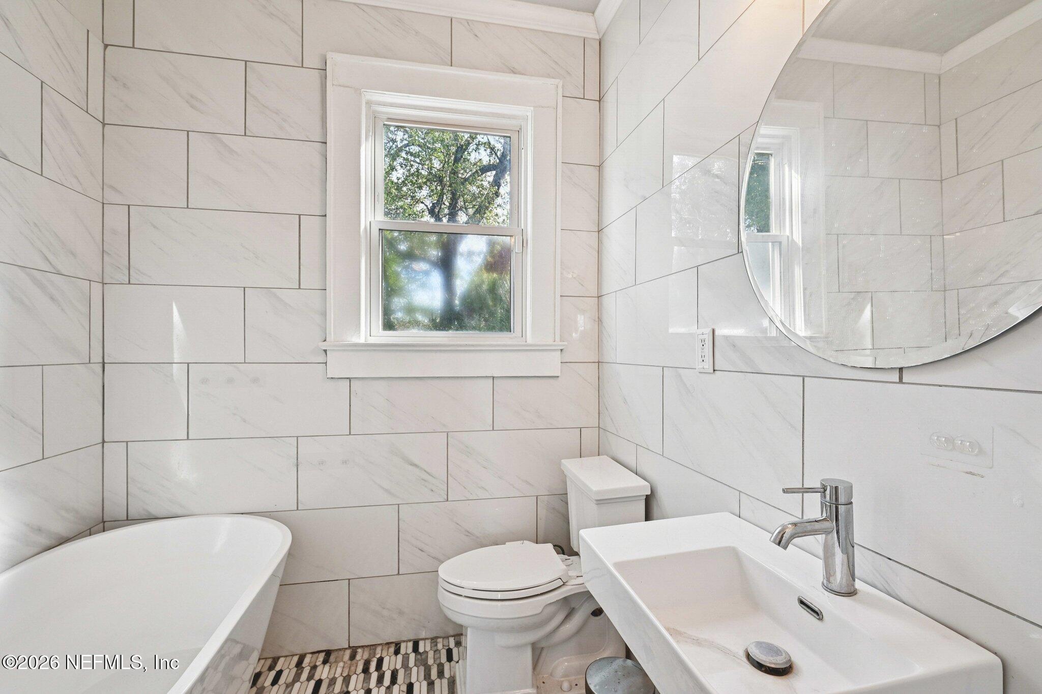 1021 Old Hickory Road Jacksonville, FL 32207 - Photo 20 of 42 a bathroom with a toilet and a sink