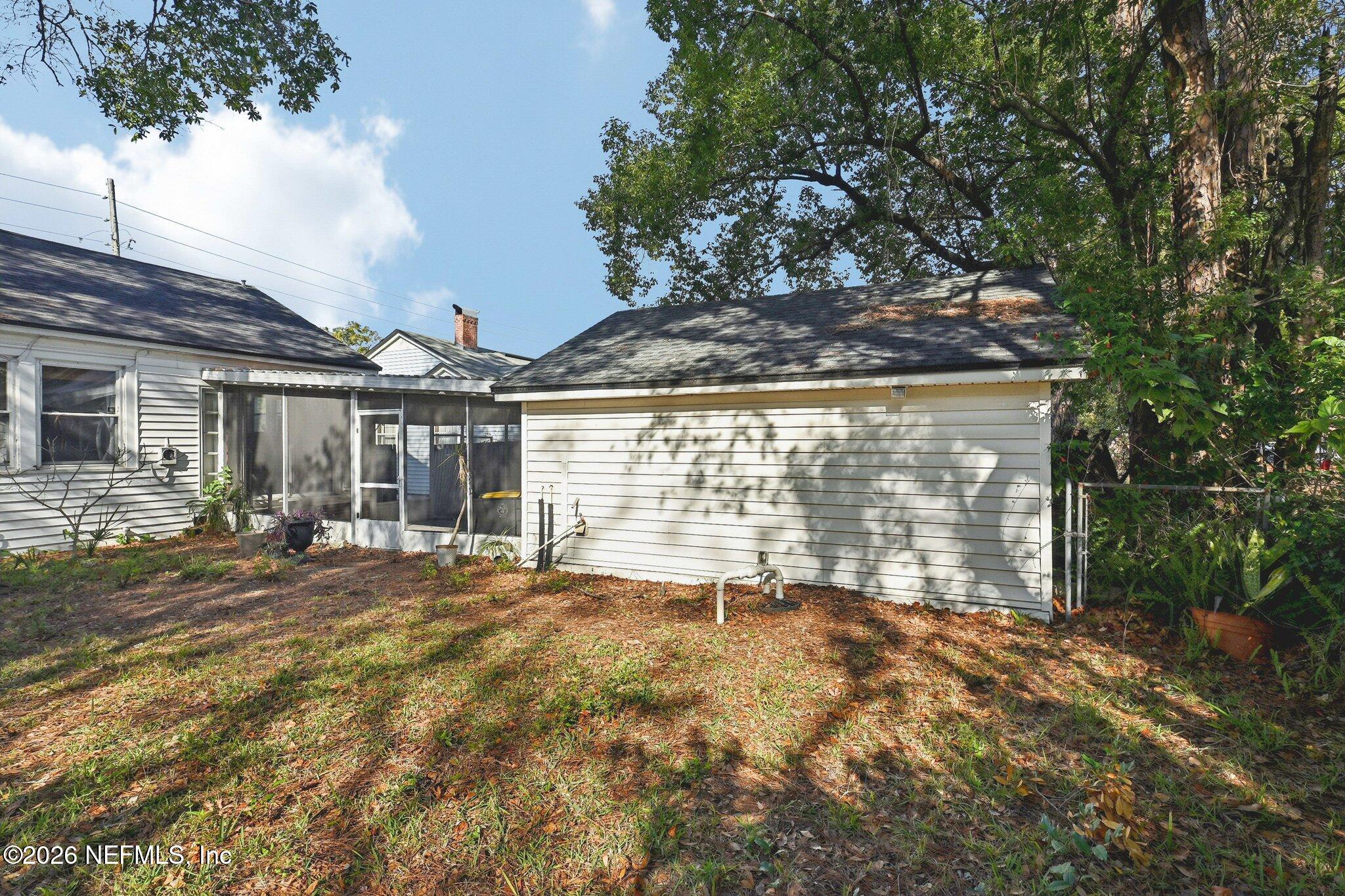 1021 Old Hickory Road Jacksonville, FL 32207 - Photo 36 of 42 a view of a house with backyard and sitting area