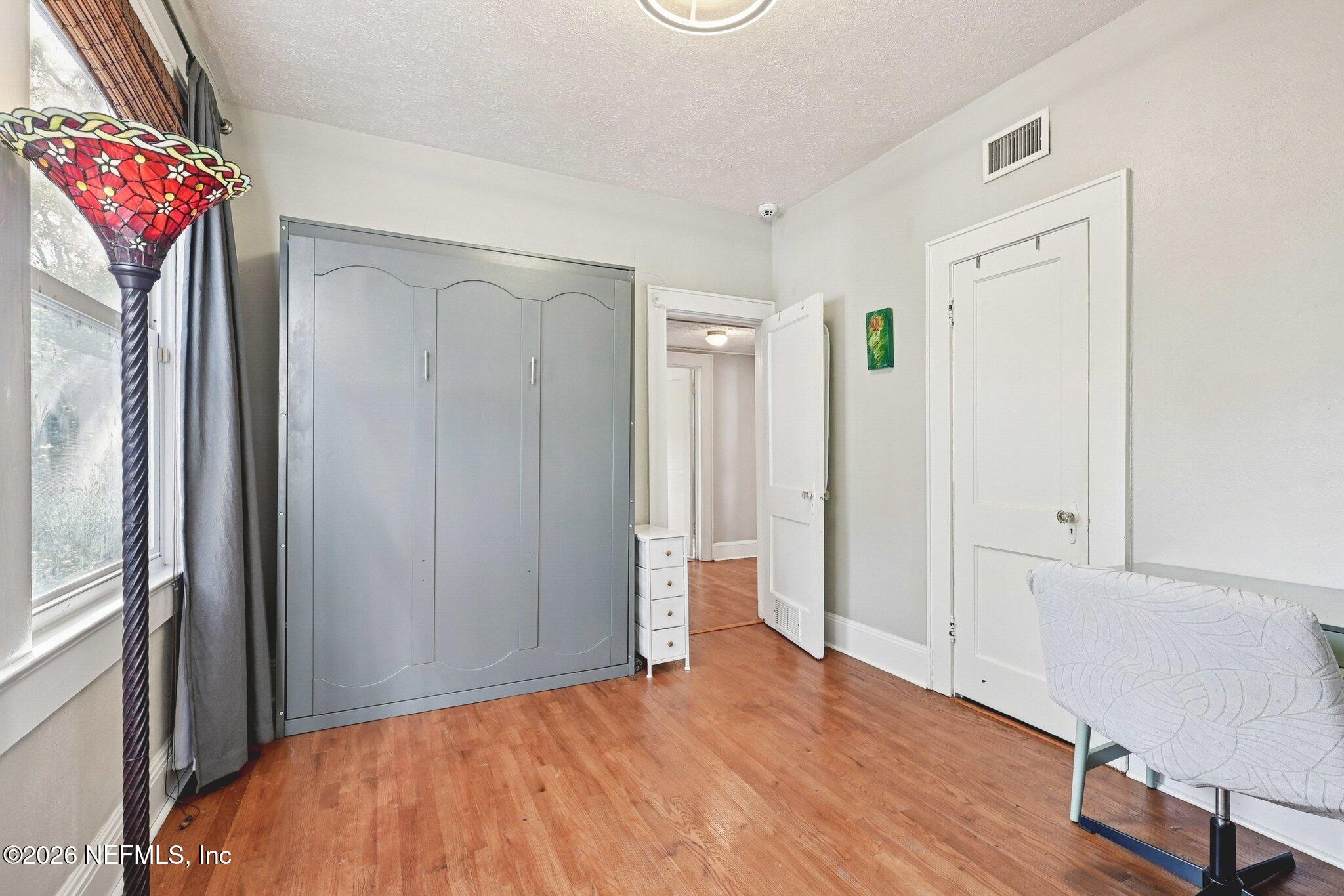 1021 Old Hickory Road Jacksonville, FL 32207 - Photo 5 of 42 a big room with wooden floor and a refrigerator