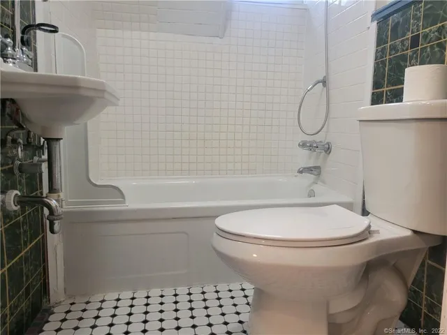 $1,500 | 85 High Street, Ansonia, CT 06401