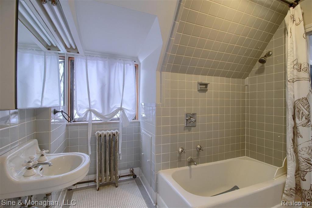 1017 Lake Shore Road Grosse Pointe Shores, MI 48236 - Photo 38 of 55