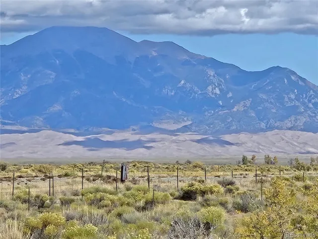 a view of a yard with an empty space