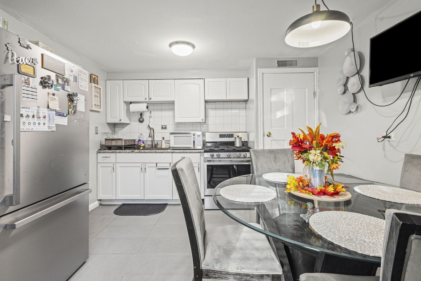 9748 South Merrion Avenue Chicago, IL 60617 - Photo 5 of 14