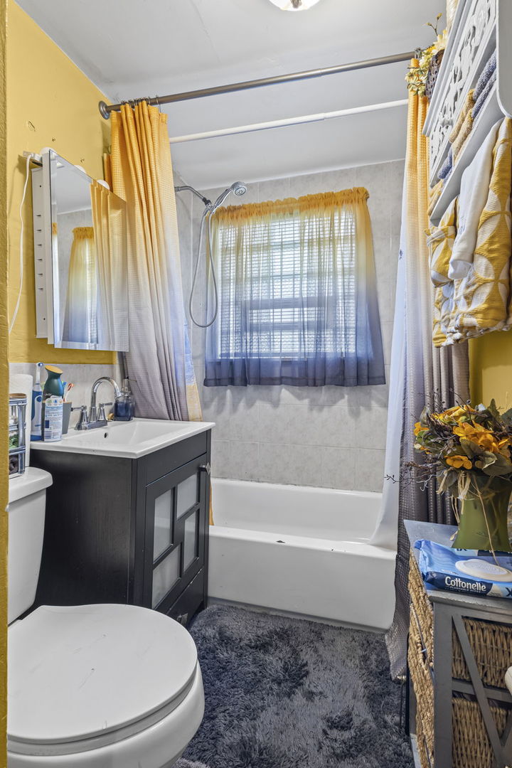 9748 South Merrion Avenue Chicago, IL 60617 - Photo 6 of 14