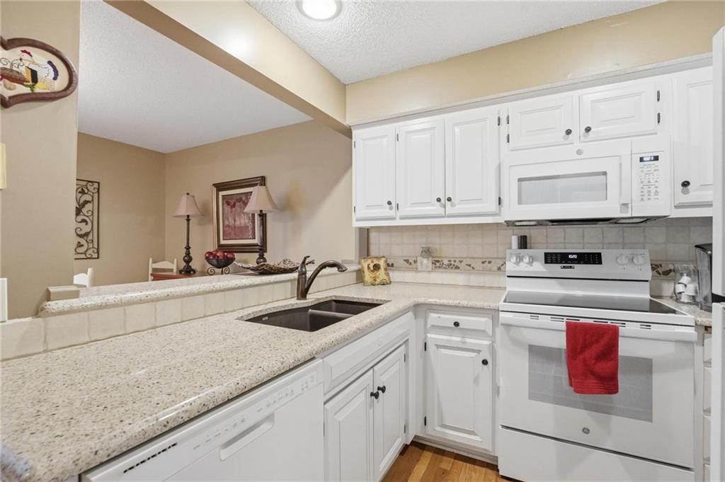 10551 Riley Street Overland Park, KS 66212 - Photo 17 of 44