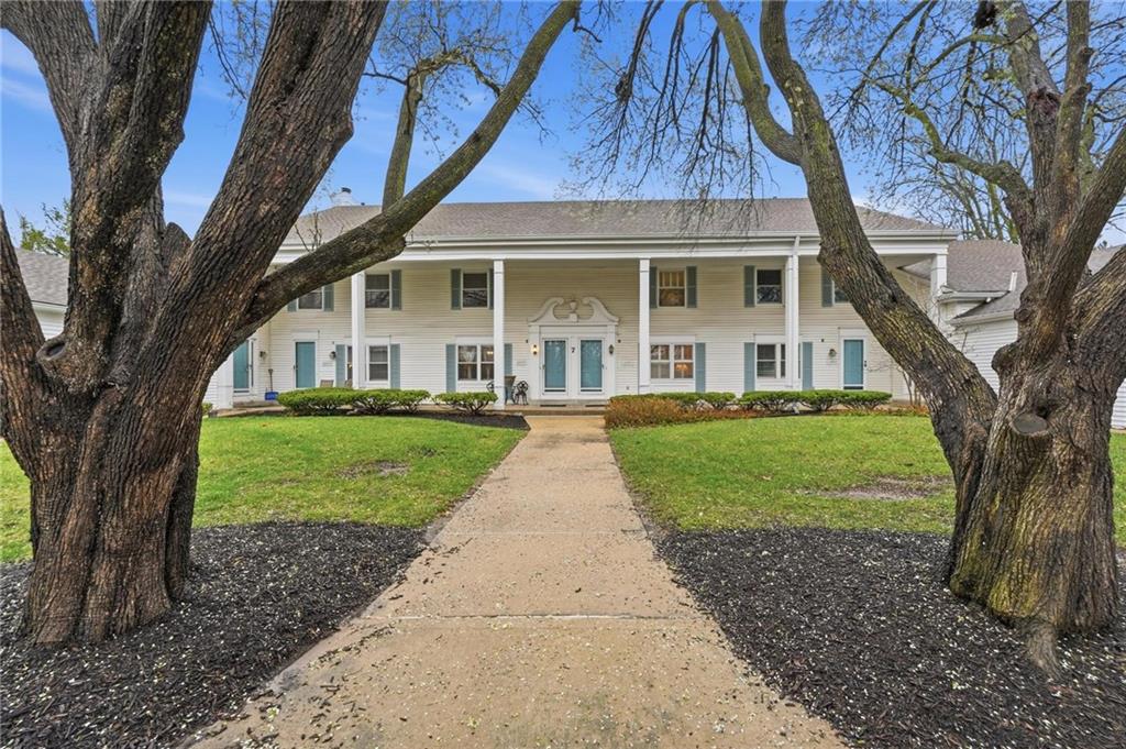 10551 Riley Street Overland Park, KS 66212 - Photo 2 of 44