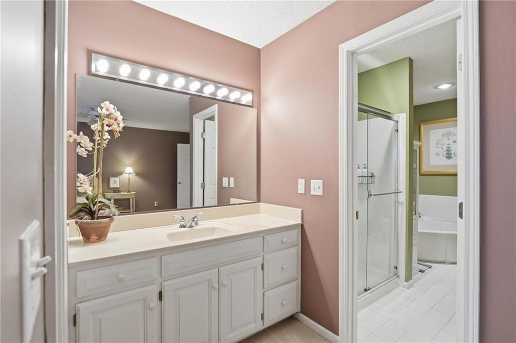 10551 Riley Street Overland Park, KS 66212 - Photo 23 of 44