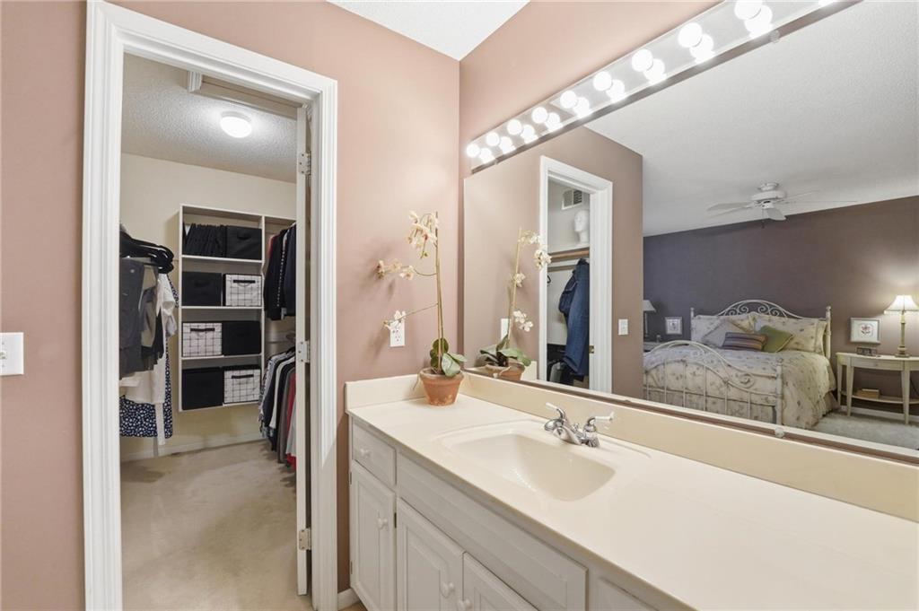 10551 Riley Street Overland Park, KS 66212 - Photo 24 of 44