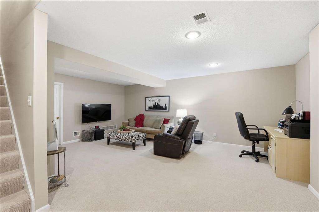 10551 Riley Street Overland Park, KS 66212 - Photo 33 of 44