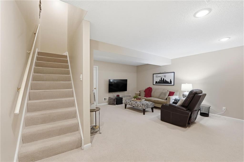 10551 Riley Street Overland Park, KS 66212 - Photo 34 of 44