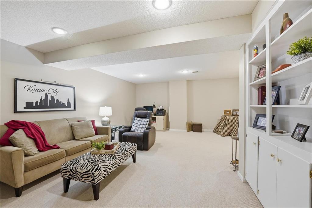 10551 Riley Street Overland Park, KS 66212 - Photo 36 of 44