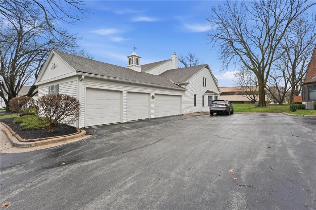 10551 Riley Street Overland Park, KS 66212 - Photo 38 of 44