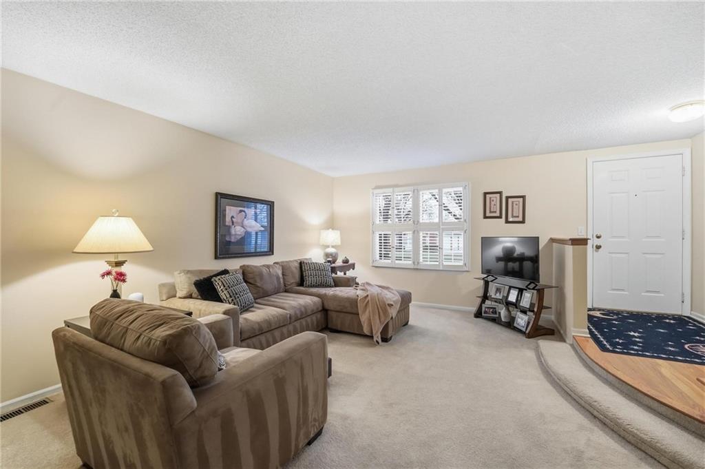 10551 Riley Street Overland Park, KS 66212 - Photo 8 of 44