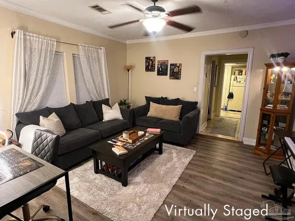 $990 | 900 North Pace Boulevard, Pensacola, FL 32505